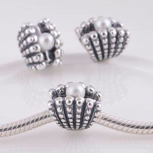 Shell with pearl pandora charm